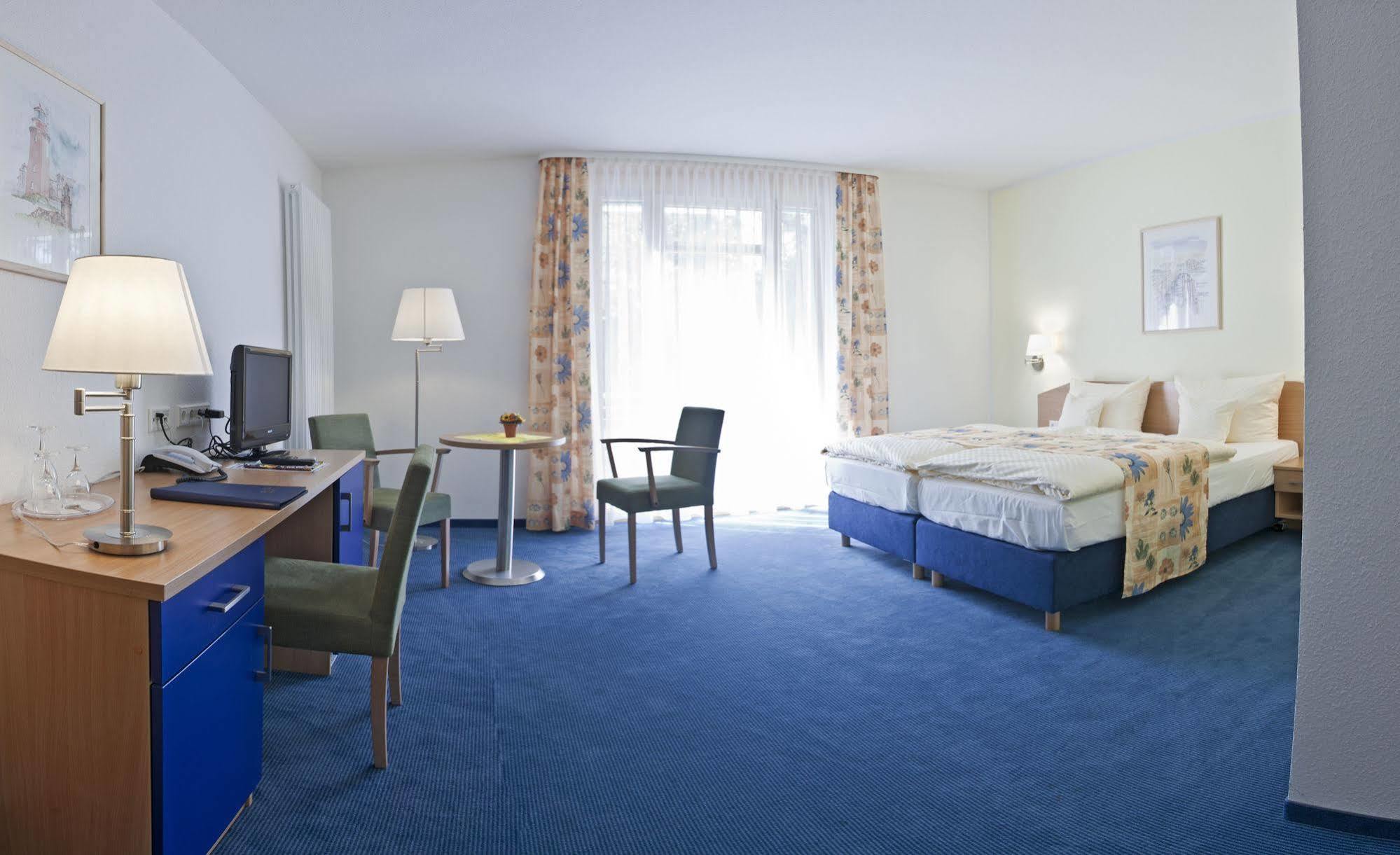 Parkhotel IV Jahreszeiten Kuehlungsborn Exterior photo